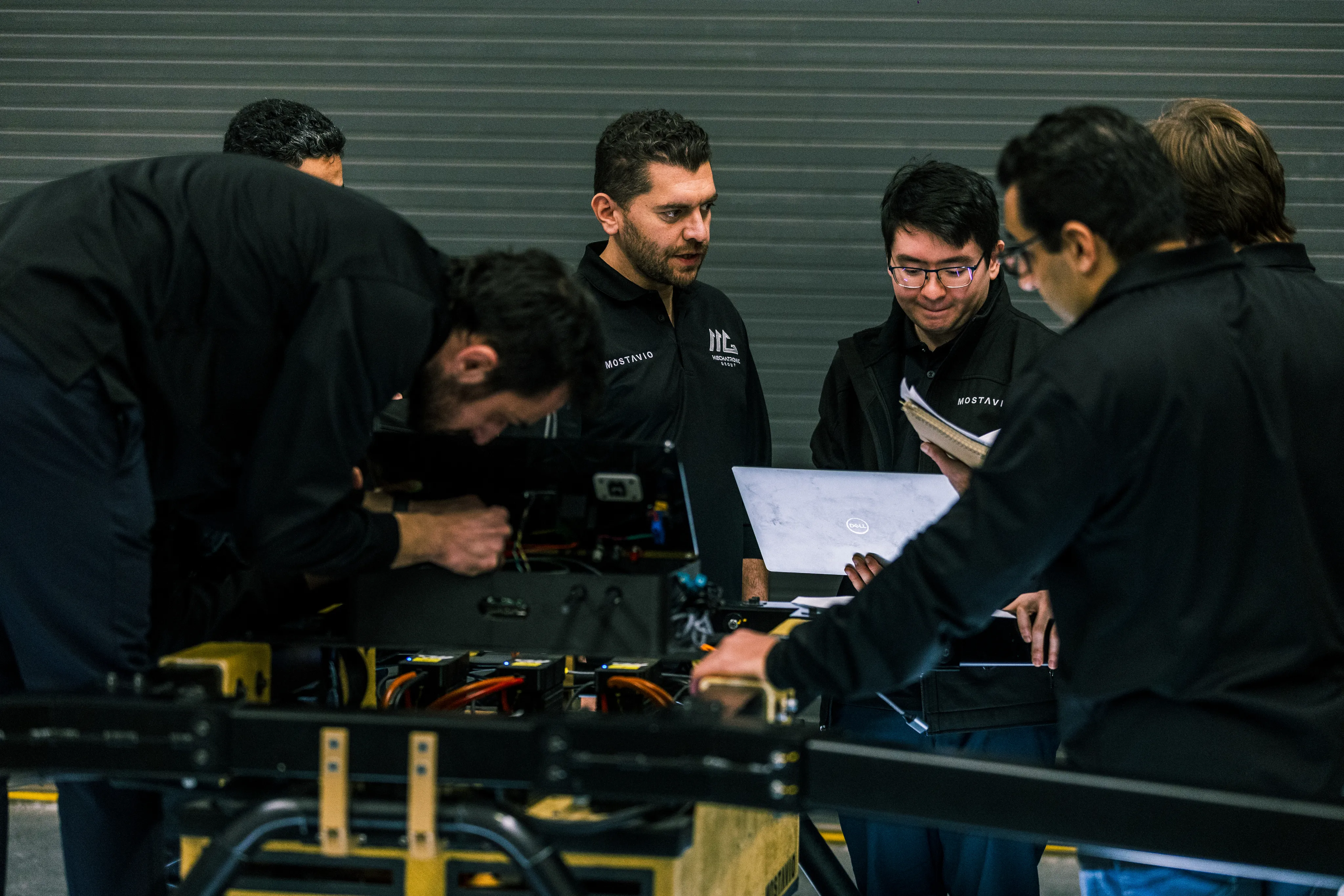 MOSTAVIO Team Work Candid